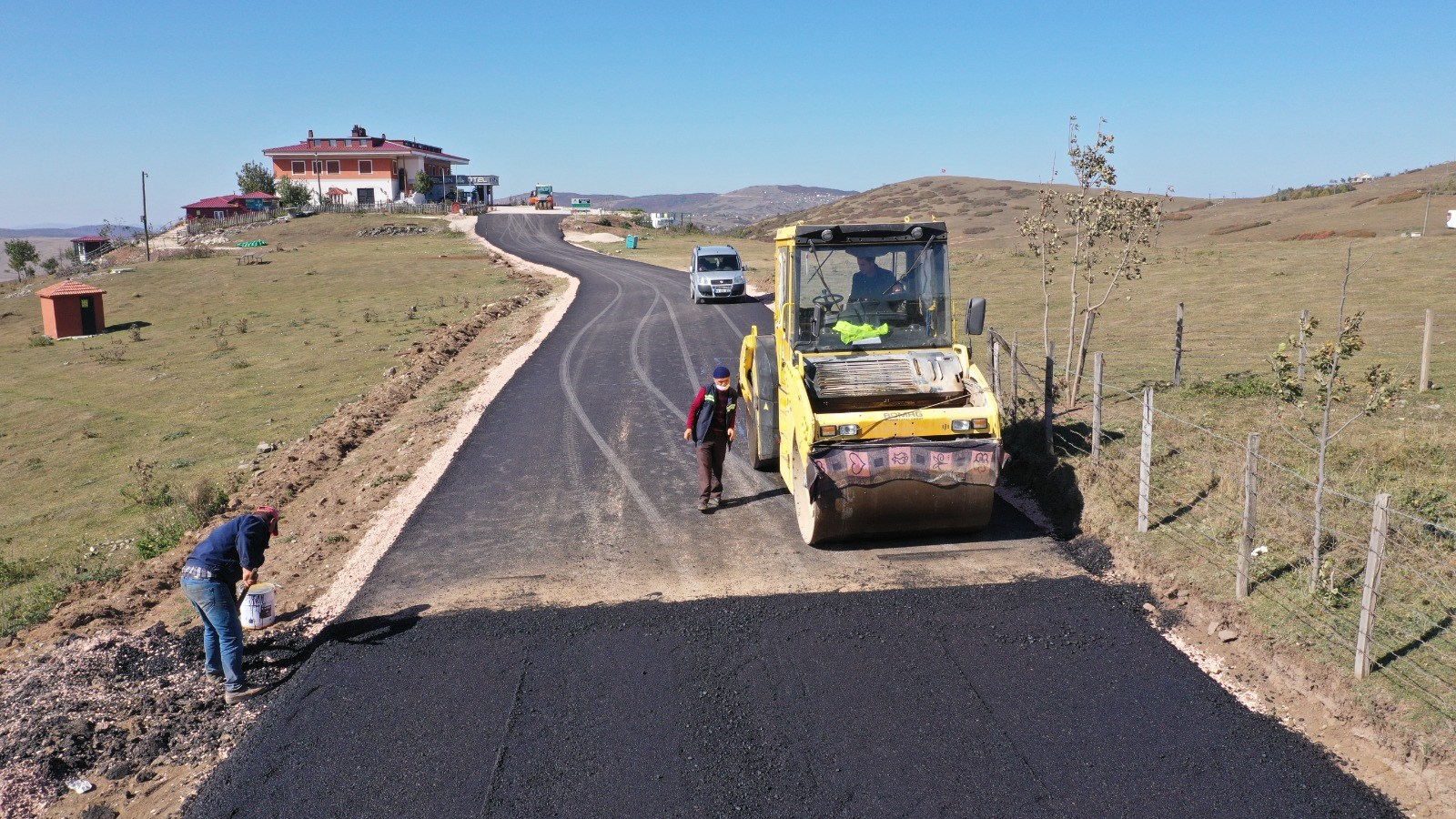 TURİZME GİDEN YOLLARA SICAK ASFALT